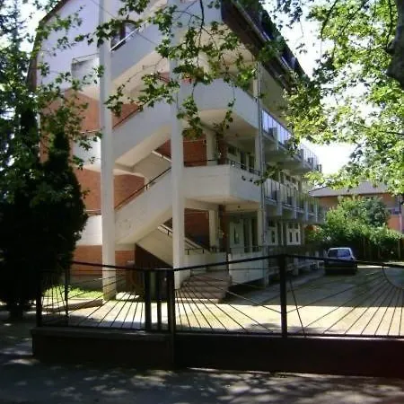 Lena Apartman Шиофок