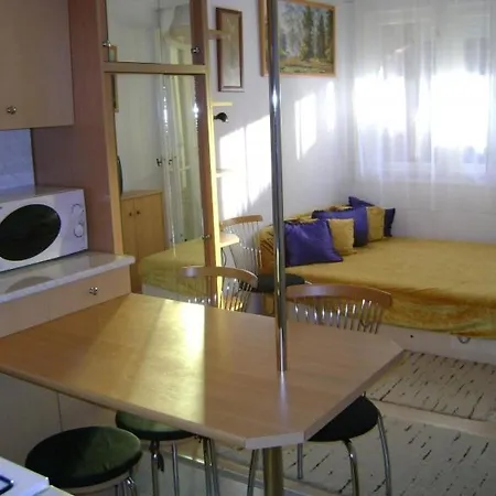 Апартаменты Lena Apartman
